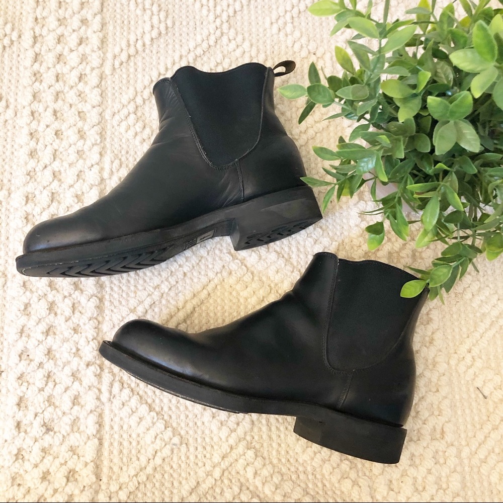 {FRYE} Sutton Chelsea Leather Boots